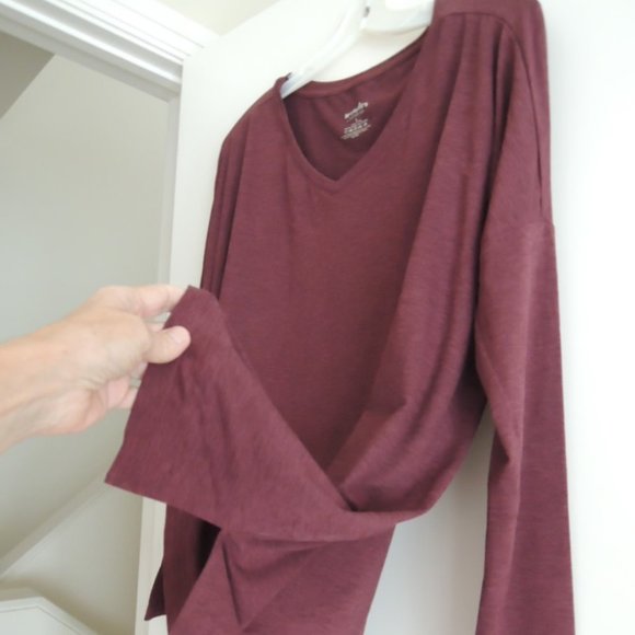 Ladies Top Size XL Burgundy L/S Thumbhole Relaxed Tunic - Wander by Hottotties - Picture 1 of 9